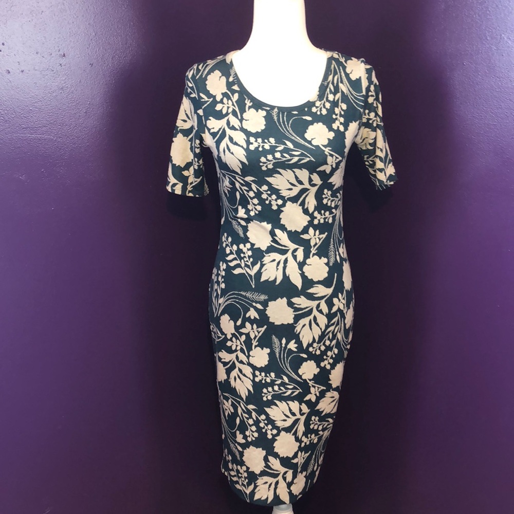 🔥GORGEOUS LULAROE JULIA SIZE XXS